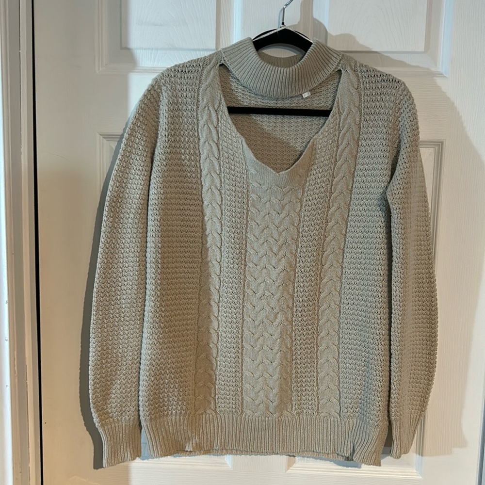 HR2 Cream Ladies size Medium Sweater